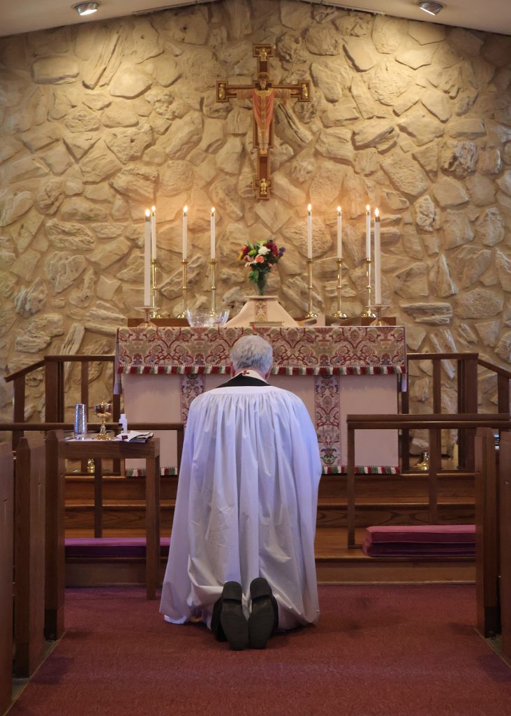 Jeffrey Hurst Installation Kneeling Jeffrey Hurst Installation Kneeling